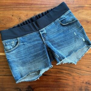 Old Navy Maternity shorts - size 12
